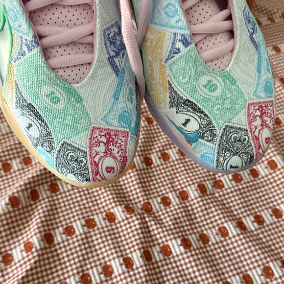 Monopoly Basketball Shoes - Picture 6 of 7